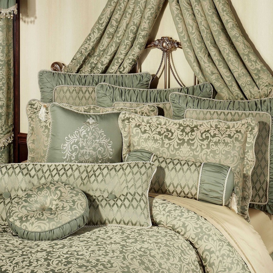 Bedding Touch of Class | Aberdeen Damask Queen Bedspread Bedding