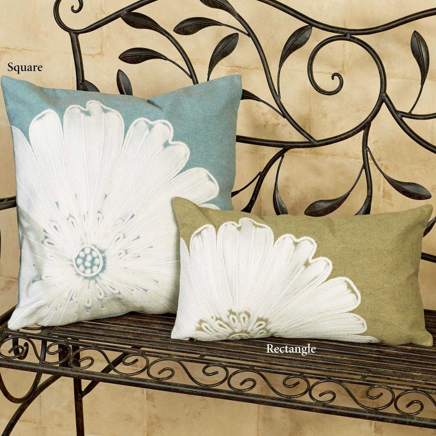 Bedding Touch of Class | Antique Medallion Indoor Outdoor Pillow By Liora Manne